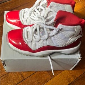 Air Jordan 11 red / white size 4y